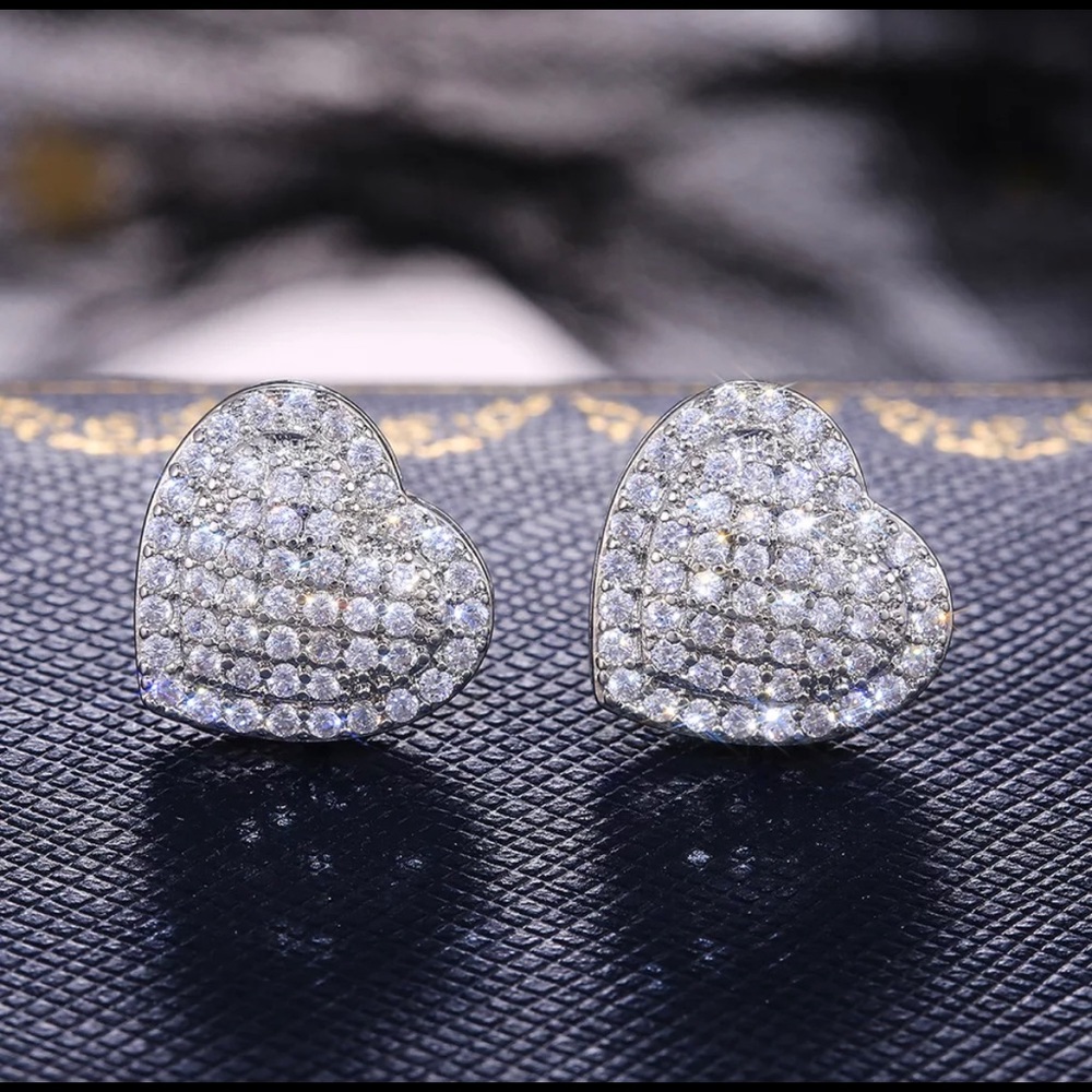 New Sparkling Diamond Heart Stud Earrings - Picture 2 of 4